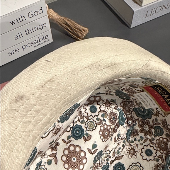 Scala Cream and Tan fedora with Floral Detail - Picture 6 of 6